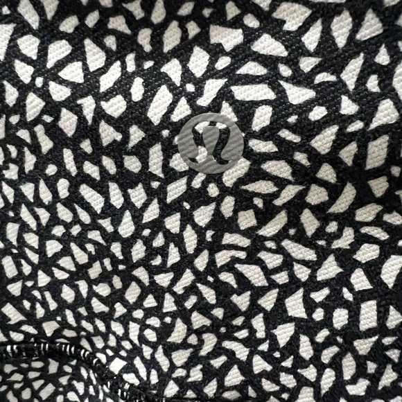 Lululemon Black and White Leggings size 6 - Picture 2 of 8